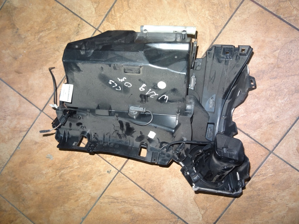 фото №5, W219 cls 3.5 05' бардачок пассажира