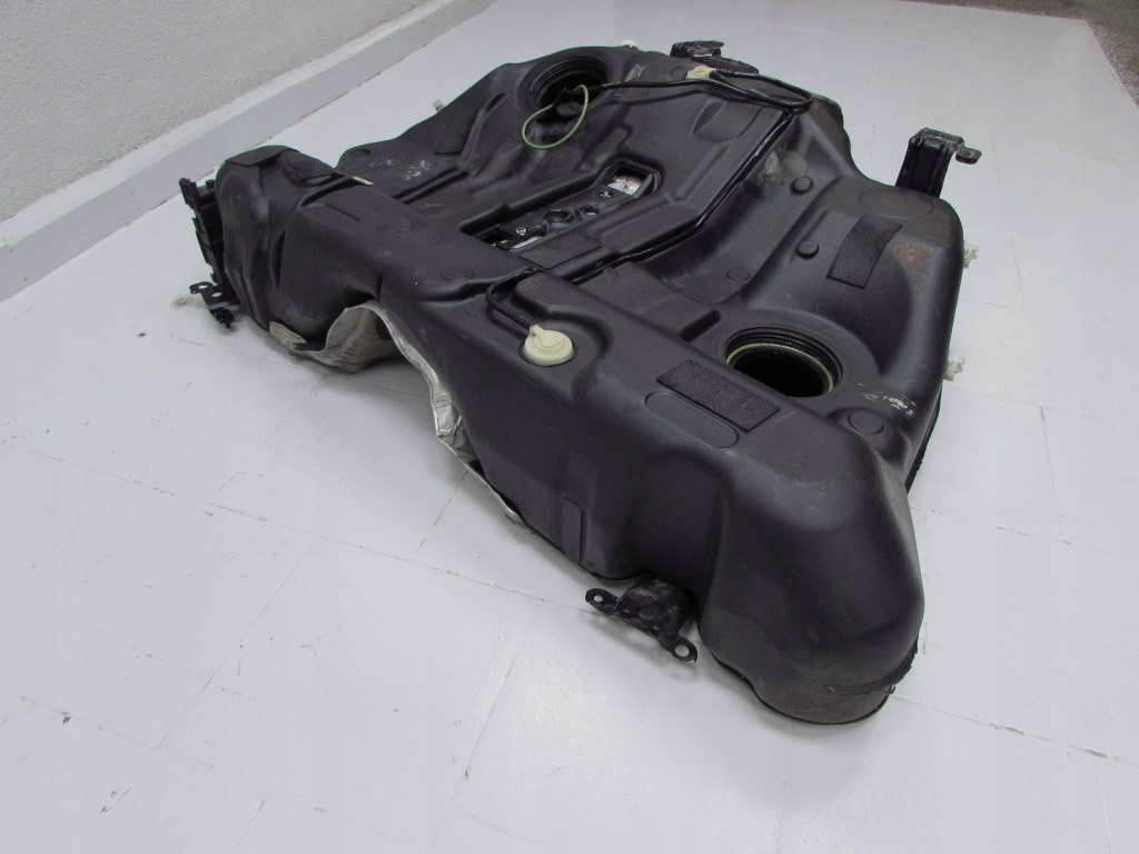 Купить Volvo v70 3 awd xc70 2.4 d5 06-16 bak бак топливной  31274179