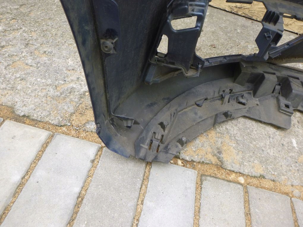 фото №8, Audi оригинальный номер 8v3807437 бампер