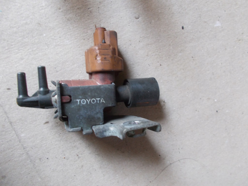 фото №1, Toyota avensis t22 клапан датчик 2.0 vvti