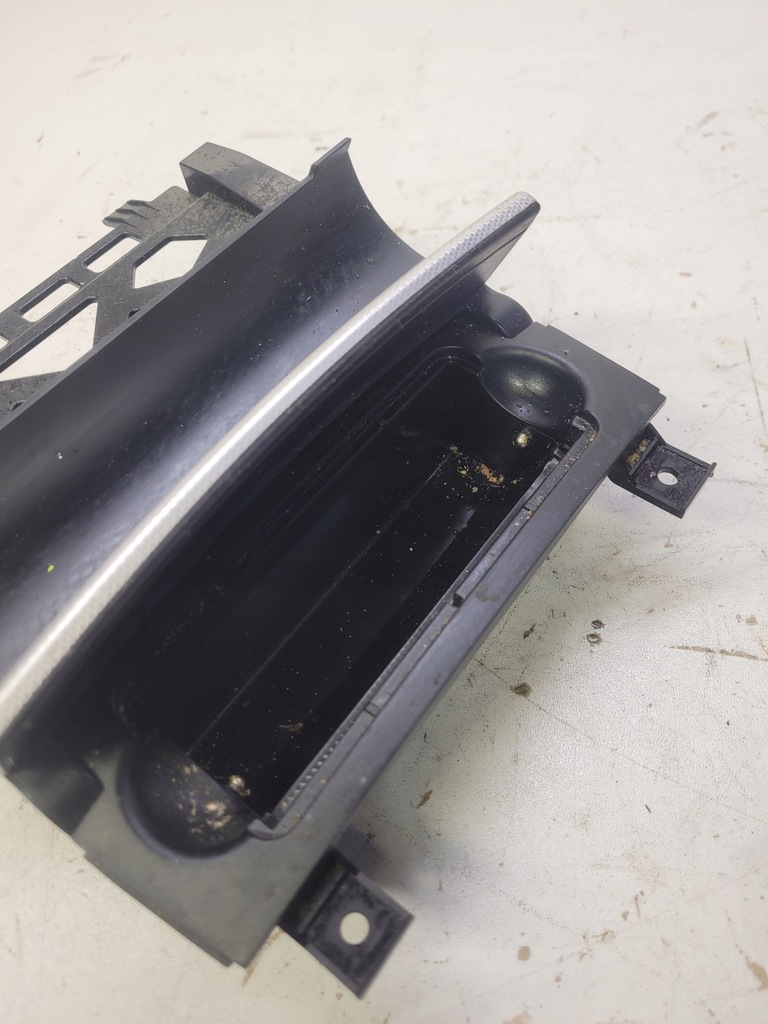 фото №5, Попільничка перед audi a3 8p lift 8p0857951 5