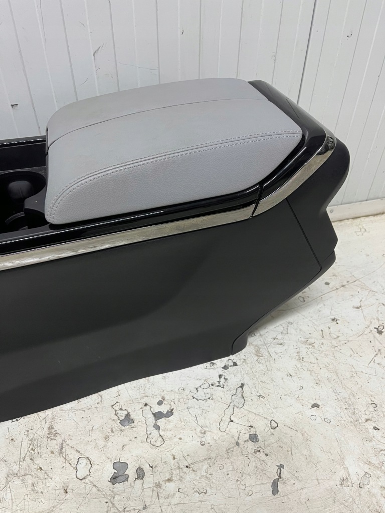 Range rover evoque ii r-dynamic l551 підлокітник Недорого