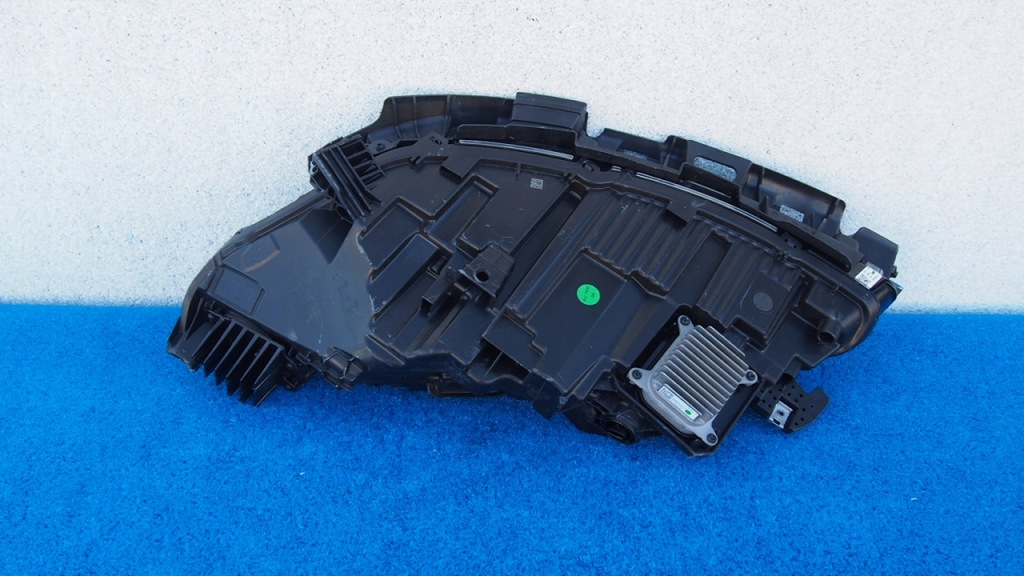 Tesla 3 рестайлінг  highland фара правий full led перед передня 1760889-00-e Ціна