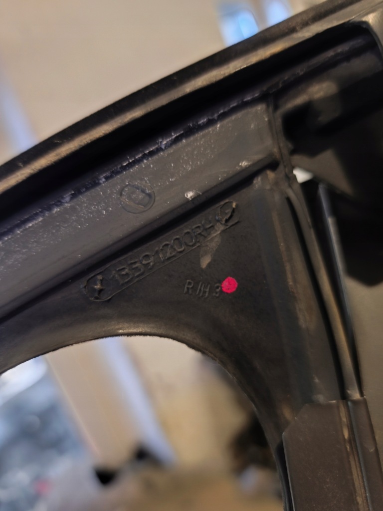 Рамка дверь прокладка накладка стойка стекло перед правый  astra j 12-15 в Украине