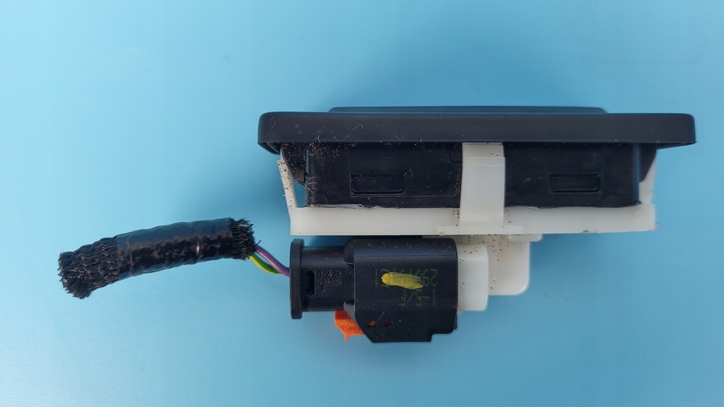 фото №10, Peugeot 308 iii p5 21r ручка микровыключатель крышки багажника 9820395580