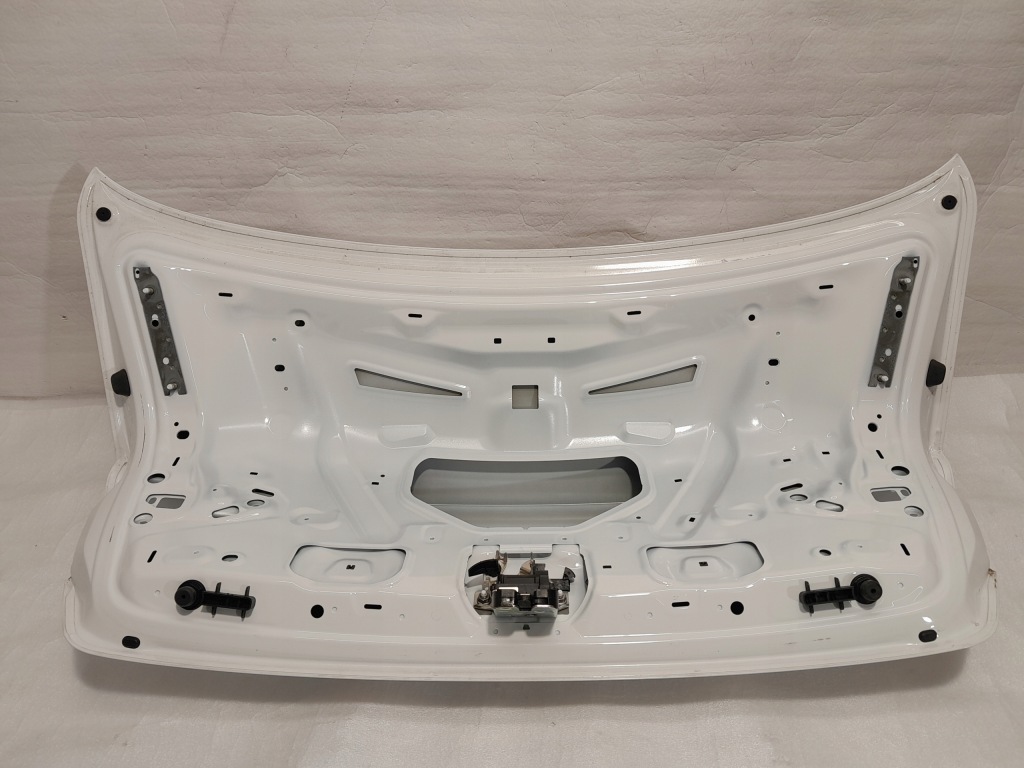 Audi a4 b9 рестайлинг  седан крышка багажника багажника задняя крышка ly9c в Украине