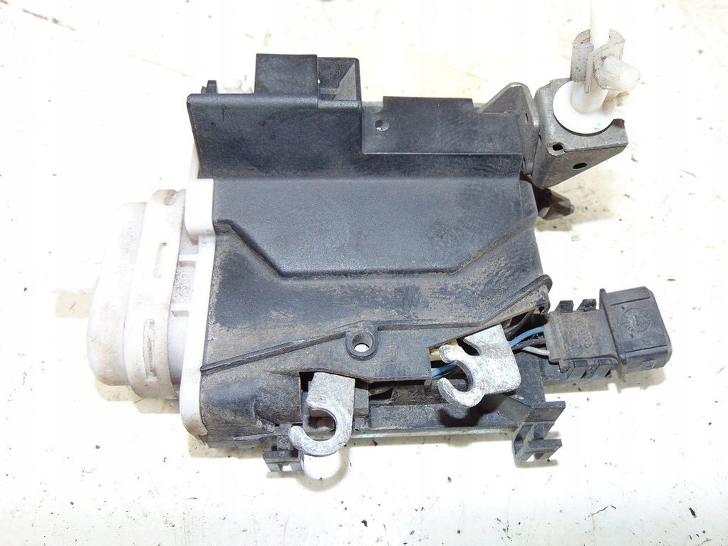 фото №4, Audi a6 c4 2.0 95r замок правый перед