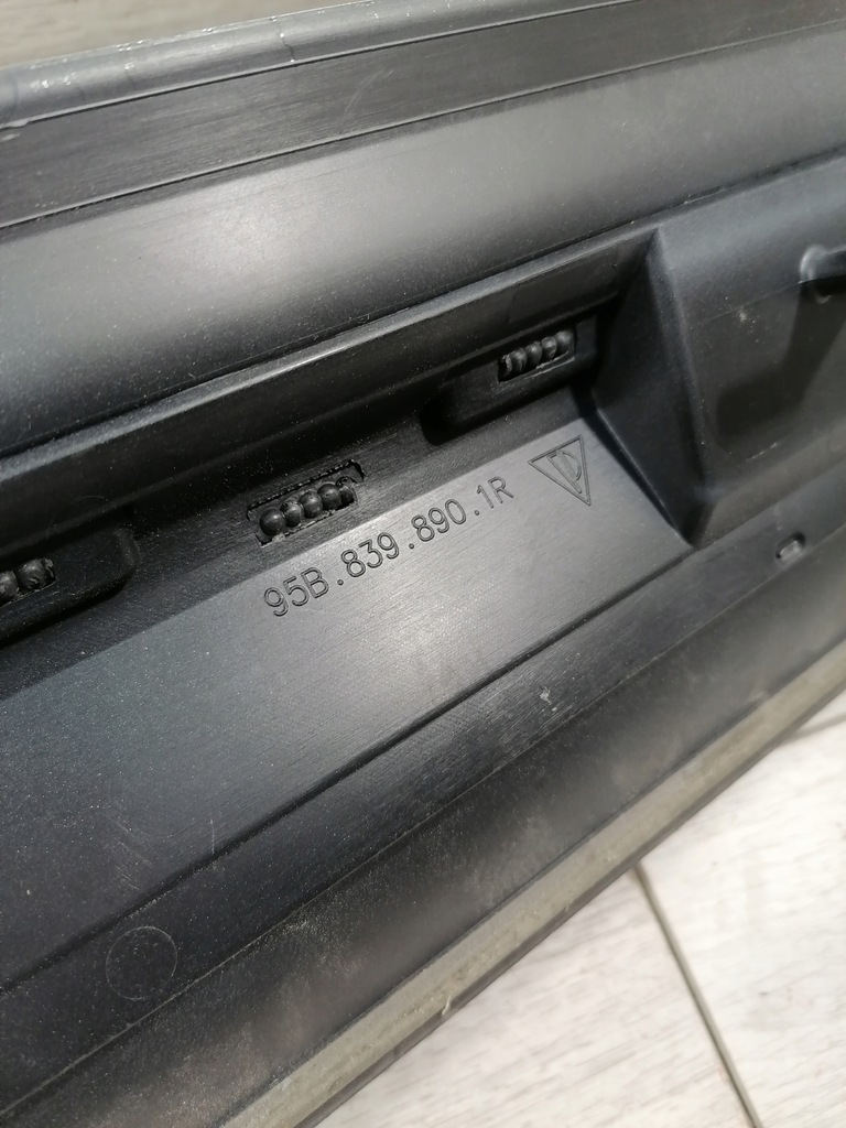 фото №9, Macan молдинг двері правий задня 95b8398901r