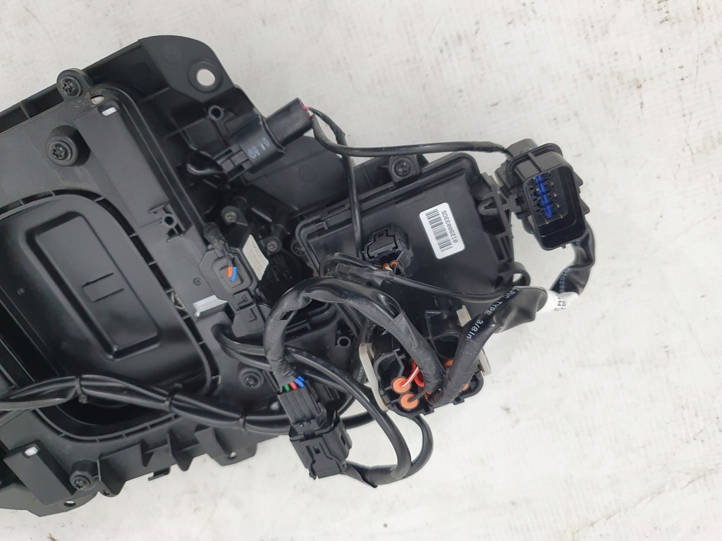 фото №12, Hyundai kona electric 18- крышка зарядки разъём