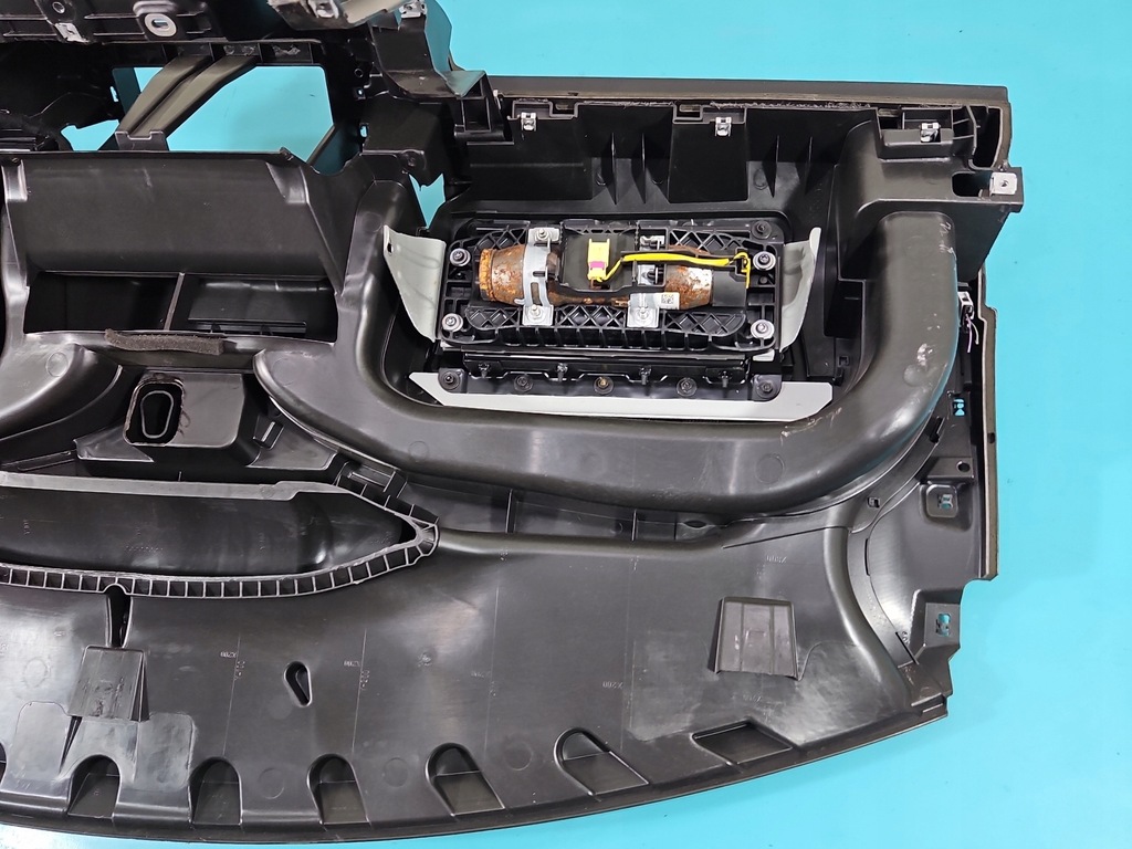 фото №10, Панель приладів консоль подушка vw golf v plus europa