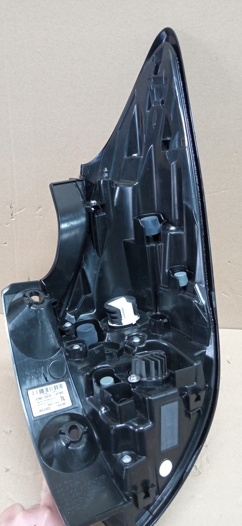 фото №10, Toyota yaris cross 20- лампа лівий задня задня led 81560-0de20 0d-319