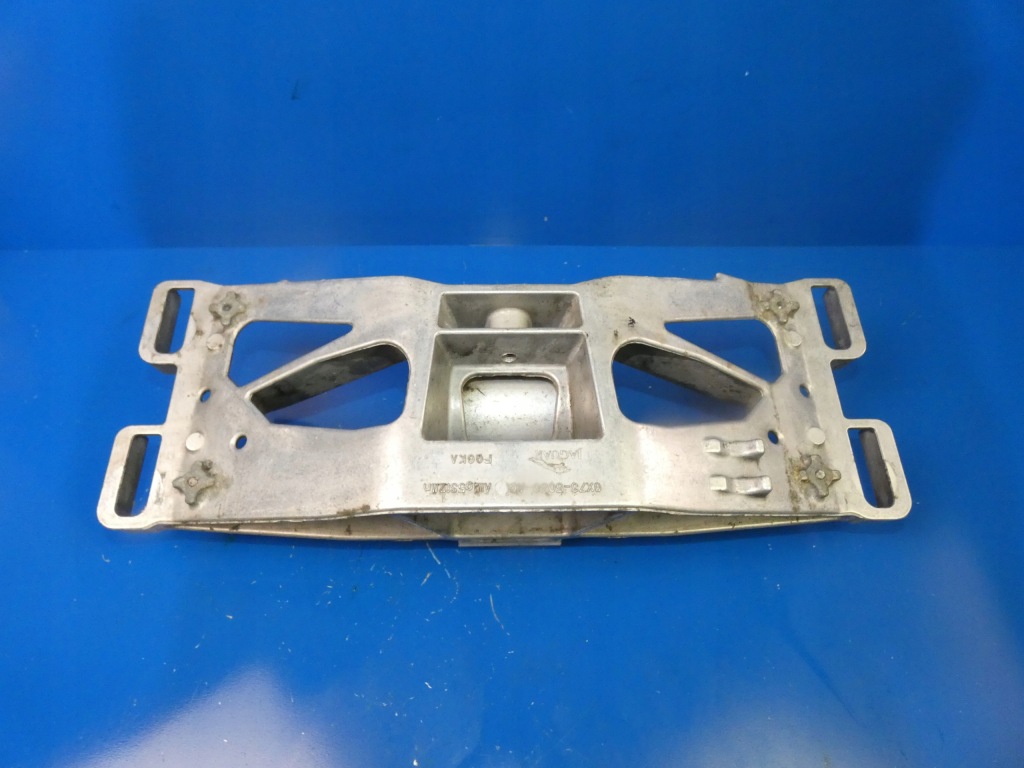 фото №1, Jaguar xe f-pace evoque 2.0 d кронштейн кронштейн