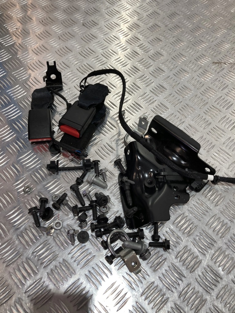 Заднее сиденье задний  крепления ds3 crossback 18- Цена