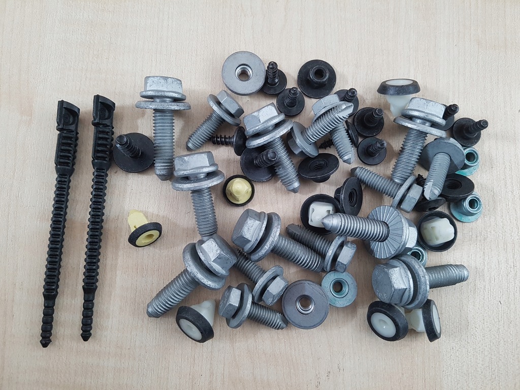 фото №1, Audi a3 12^ болты монтажные набор винт 8v0098627