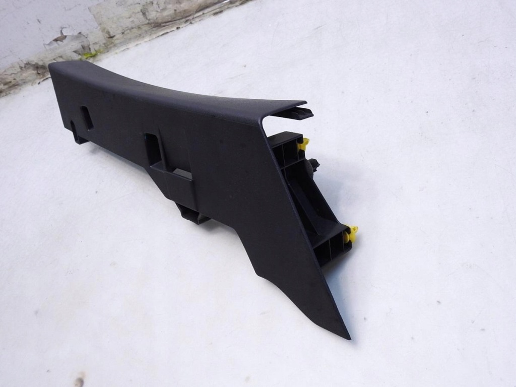 Пластик захист багажника права volvo v50 рестайлінг Доставка