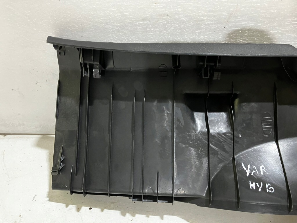 Yaris 3 накладка порог багажника поперечина заднего Оригинал