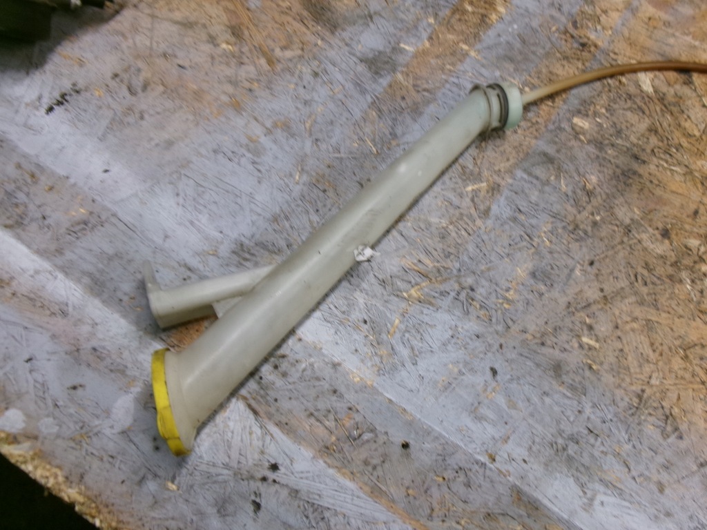 фото №1, Renault koleos i заливна горловина бачок омивача