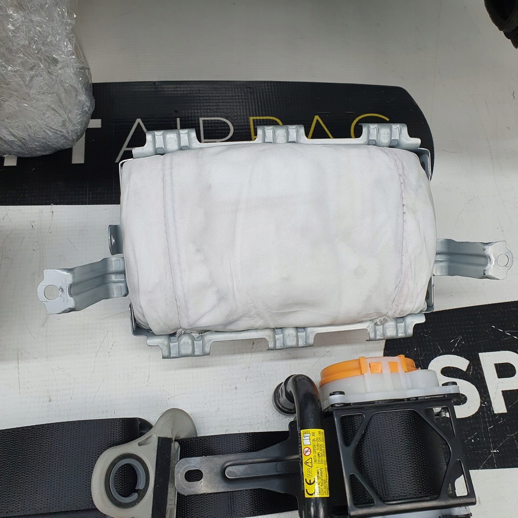 фото №10, Hilux 8 приборная панель консоль подушки безопасности ремни подушка безопасности