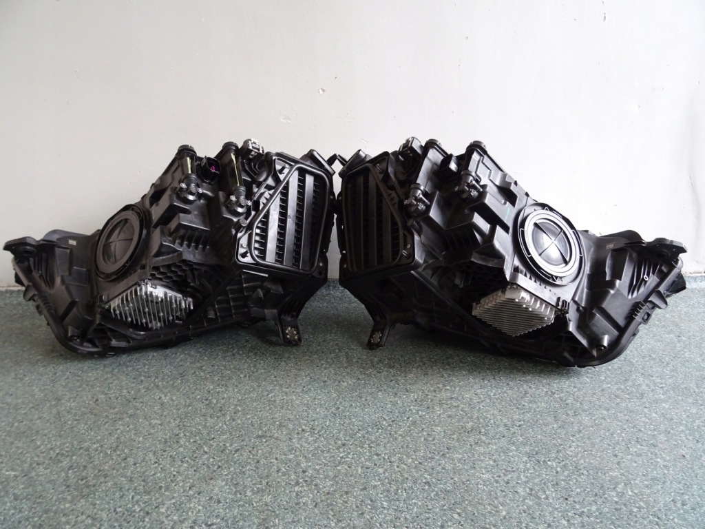 Audi q3 83a фонари передние full led левая 83a941033 + правый  83a941034 Недорого