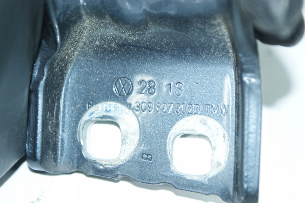 фото №13, Петля кришки багажника правий volkswagen passat b7 kombi 3c9827302d