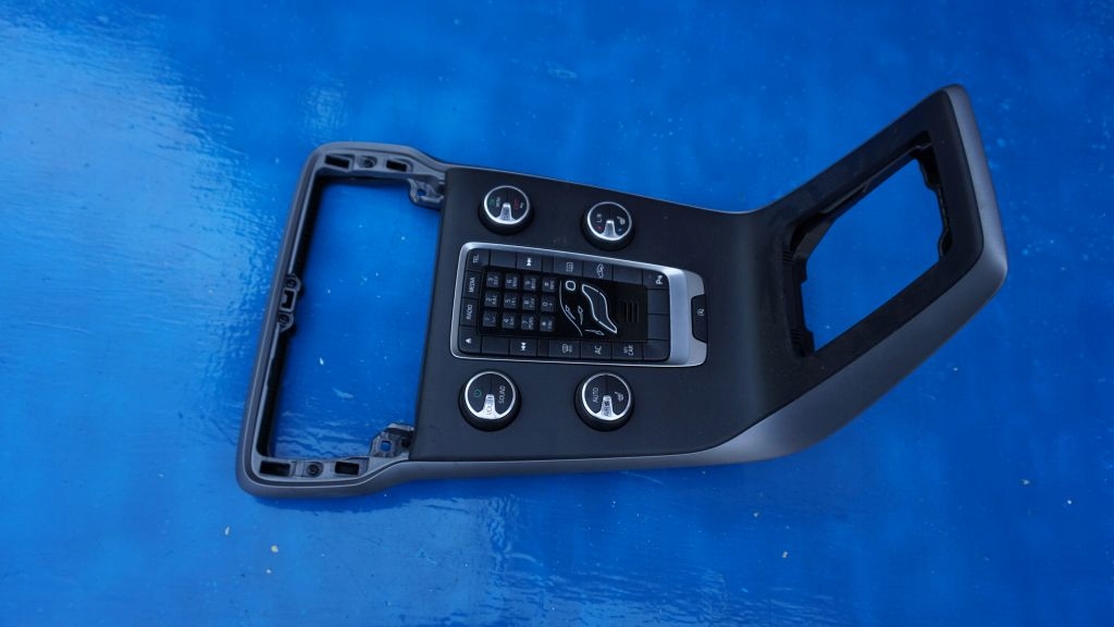 фото №1, Volvo v40 cc - панель керування кондиціонера