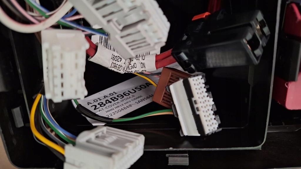 фото №5, Корпус коробка предохранителей renault austral 284b96us0a 284b86us0c