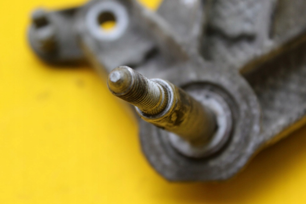 фото №6, Кронштейн опора коробки clio iii 1.2 tb 8200043084