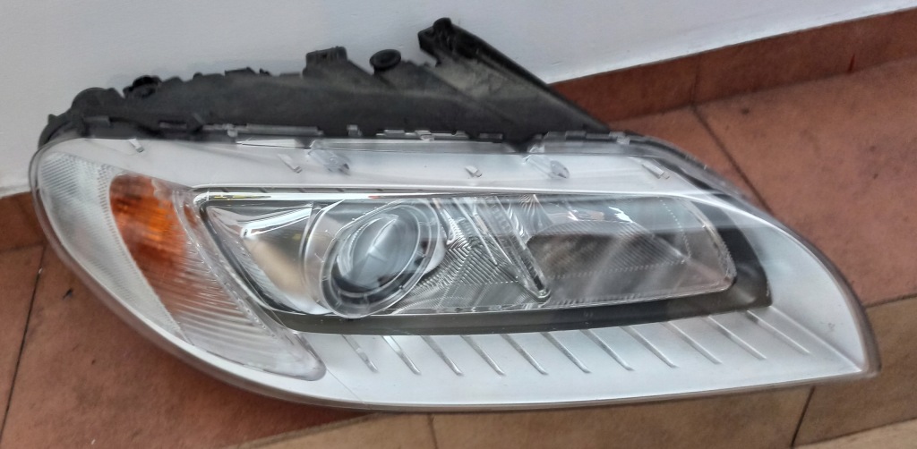 фото №1, Volvo v70 s80 xc70 лампа права ксенон lift led 31420014