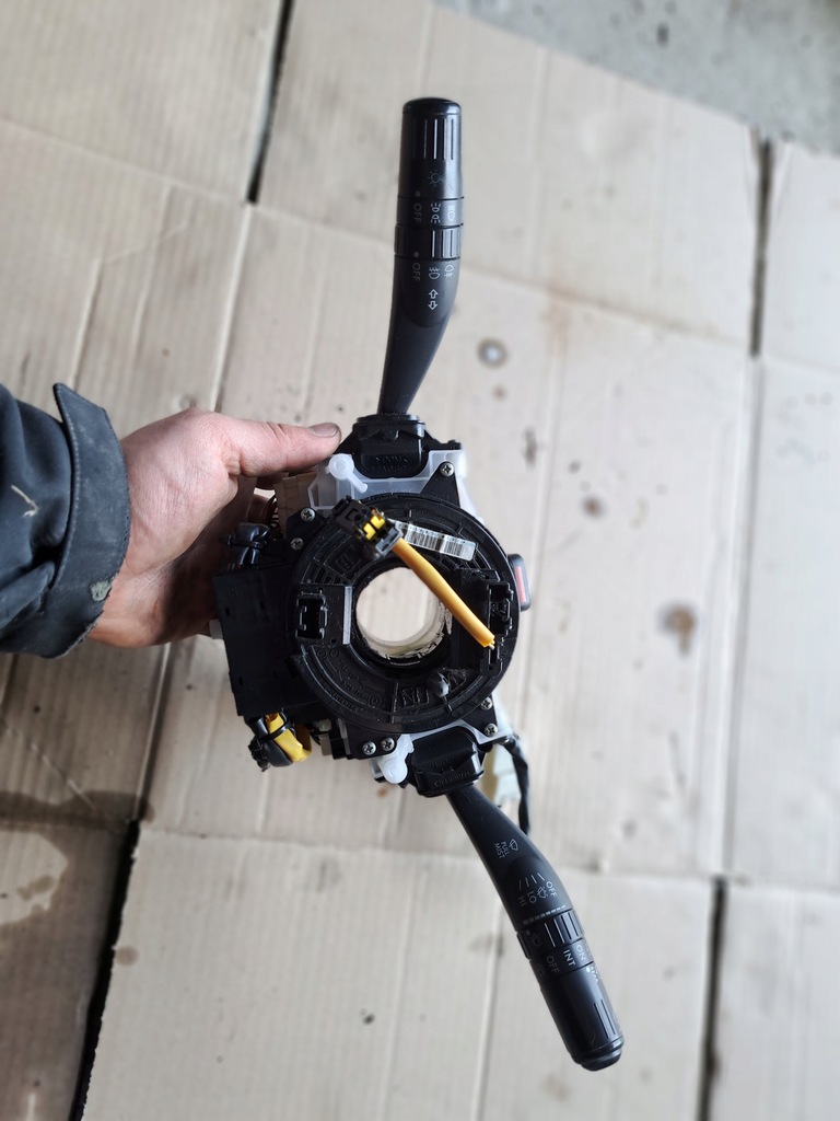 фото №1, Перемикач комбінований стрічка subaru legacy iv 83161ag430