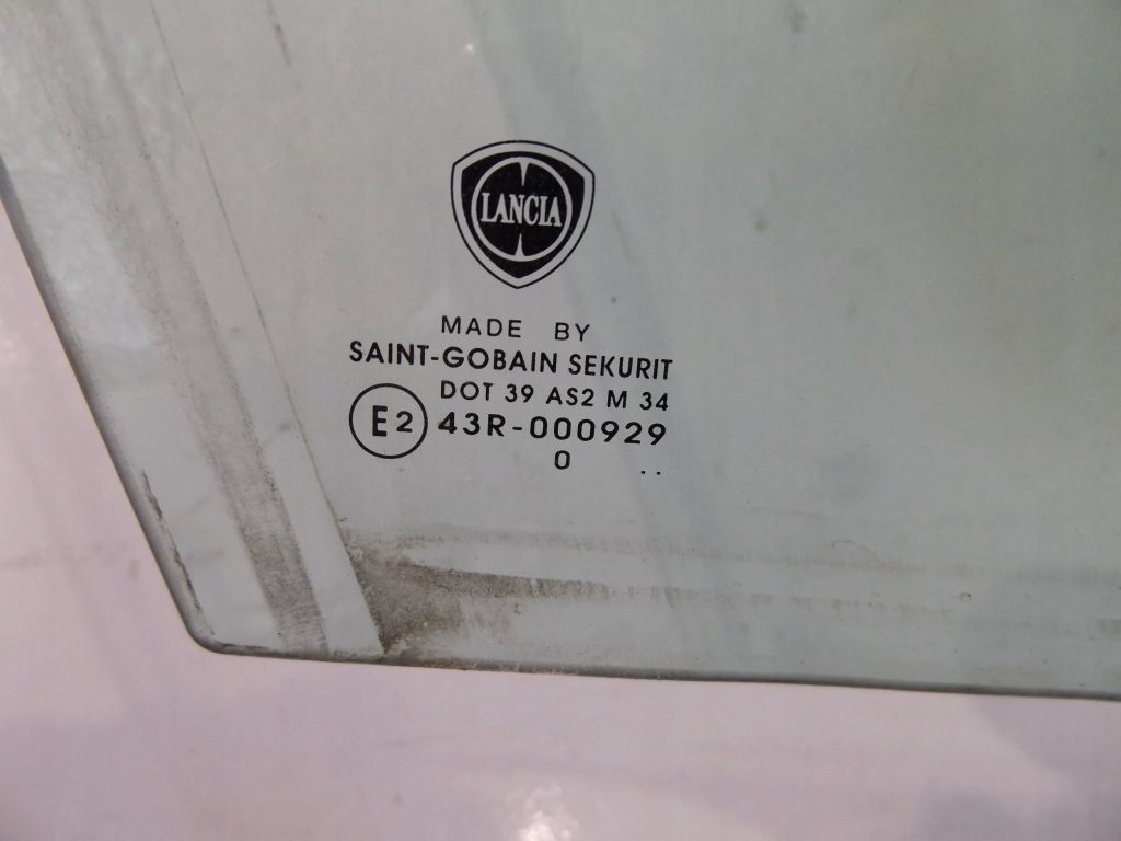 фото №3, Delta iii стекло правый перед