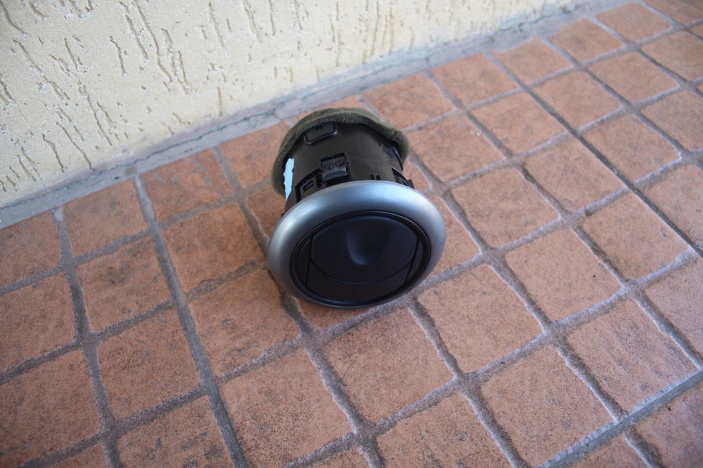 Купить Решётка обдув nissan note e11