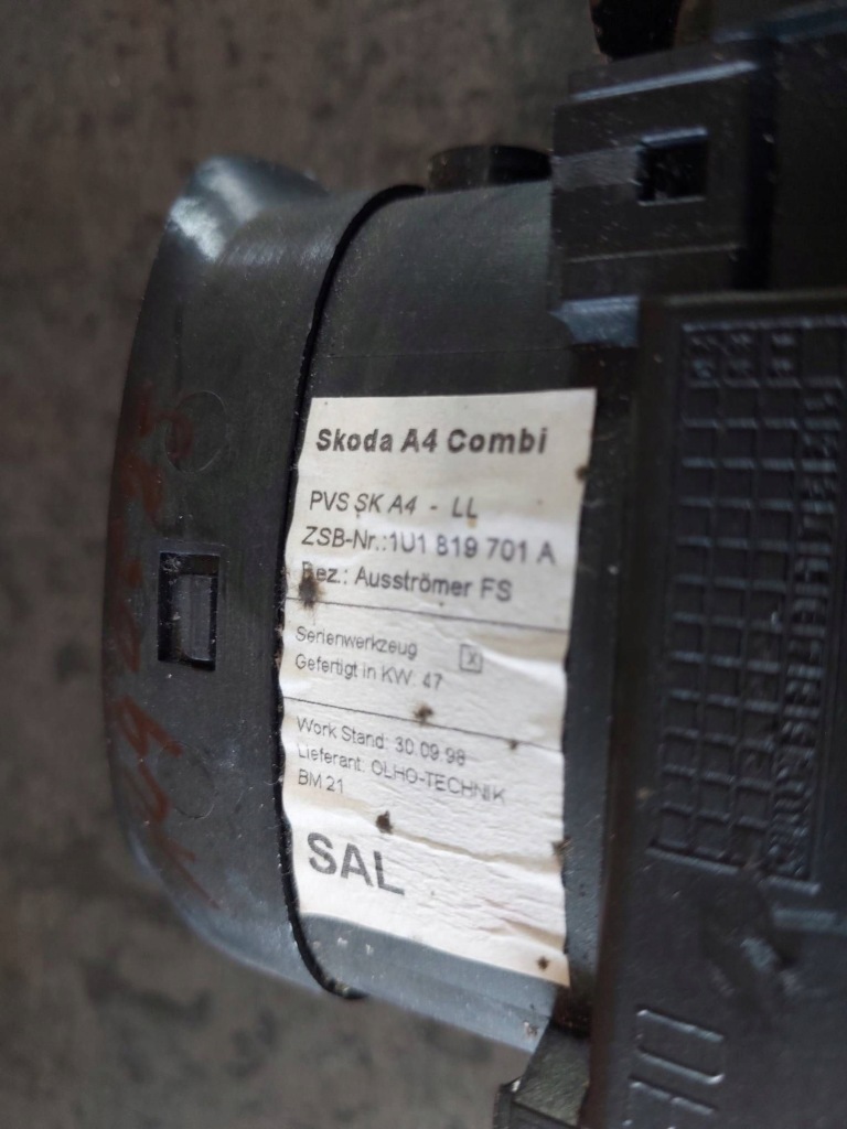 Левая решётка обдув панели приборной панели skoda octavia mk1 1u 1u1819701a Недорого