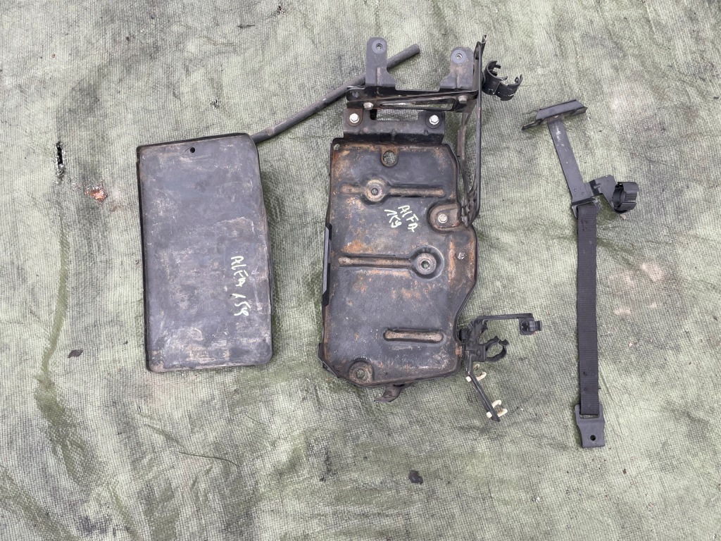 Купити Основа корпус акумулятор alfa romeo 159 оригінал