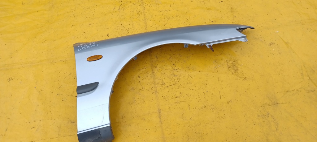 Крило правий перед mazda 626 94-98r сріблястий Доставка