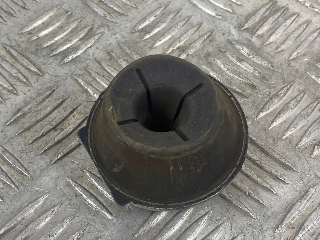 фото №1, 2022 jeep grand cherokee wl кронштейн глушника