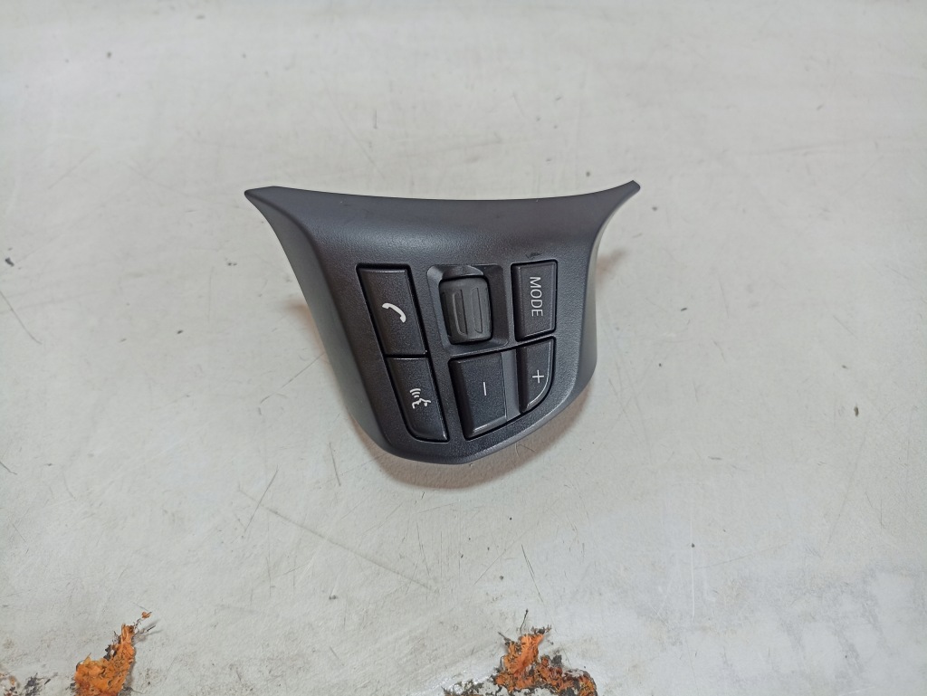 Купить Bmw i3 l01 кнопка руля правый