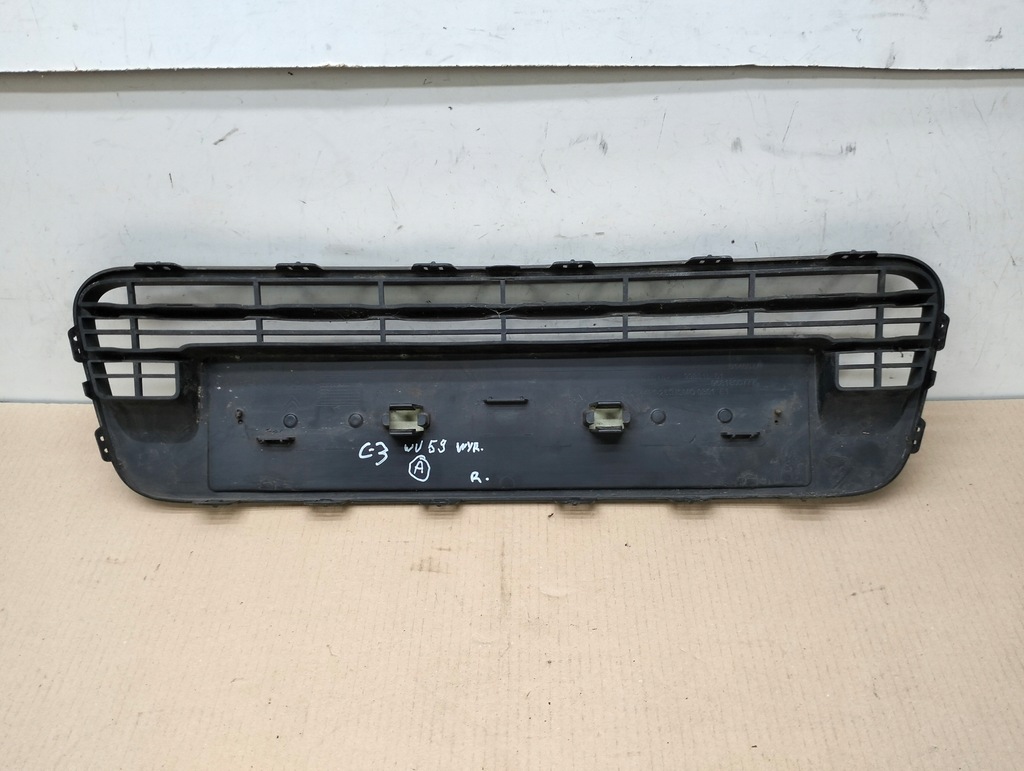 фото №6, Решётка бампера средняя перед citroen c3 picasso lata 2008-2012