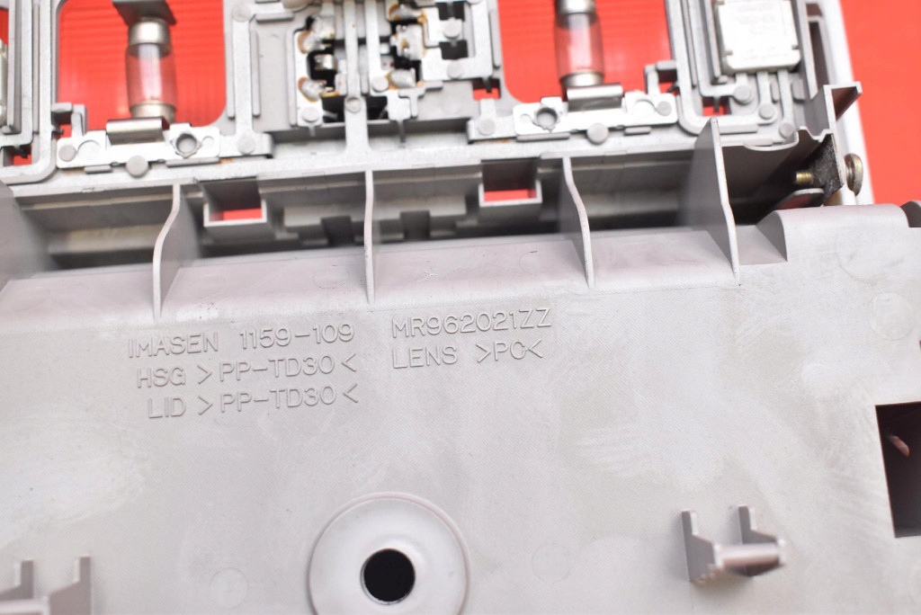 фото №8, Лампа освещение салона перед mr962021zz mitsubishi grandis 03-11