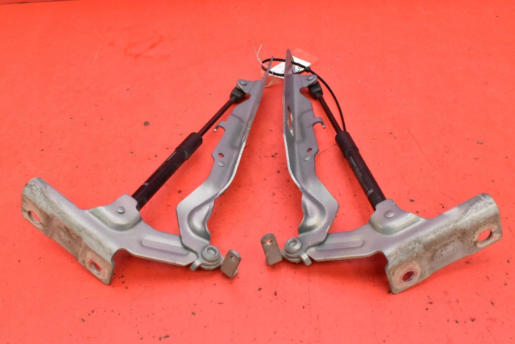 Купити Петля петлі капота 30799178 volvo s60 2 2 10-13