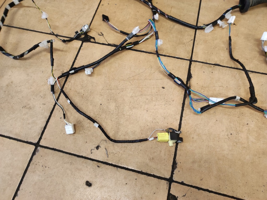 фото №5, Электропроводка жгут шланг кабели дверь правый перед hilux viii 8