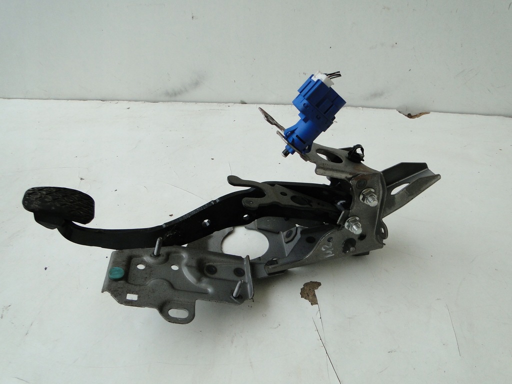 фото №9, Mazda 2 demo de 07-14 1,3b 16v педаль гальма датчик стоп стоп-сигнал