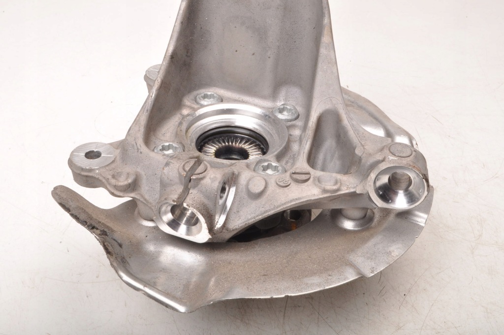 фото №10, Bmw 1 f40 поворотный кулак правая передняя 6876646 6869780