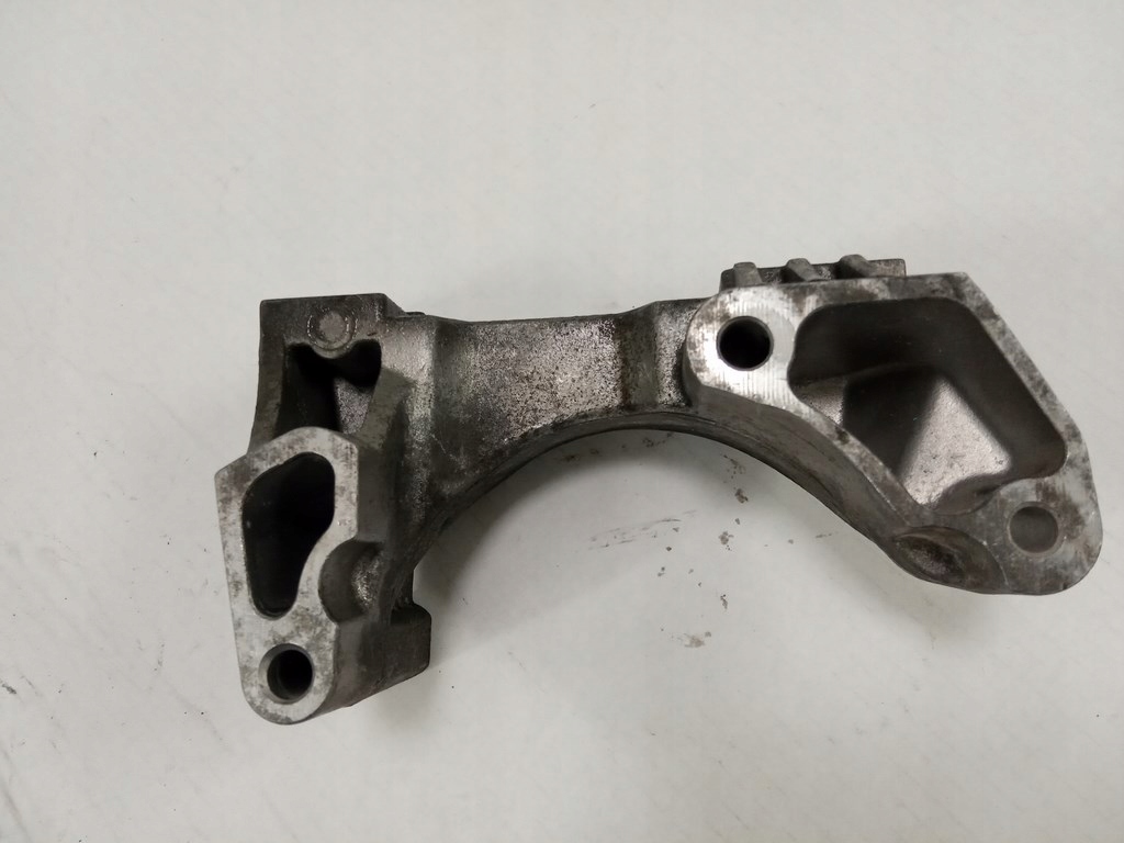 фото №4, Ford focus mk2 c-max 1.8 tdci 04-10r- кронштейн двигуна