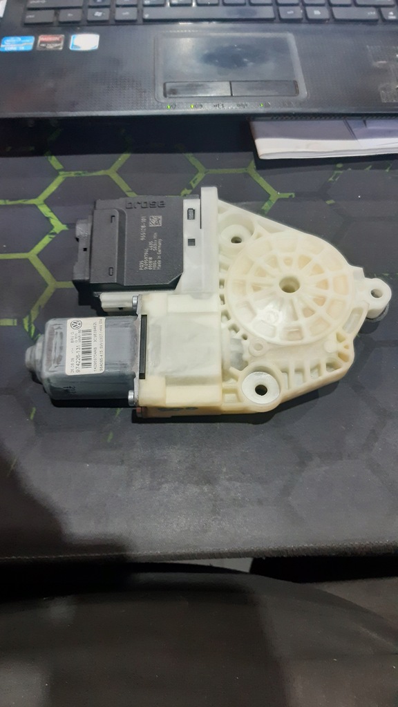 фото №1, Vw.silniczek скло правий задня 1k0959794l