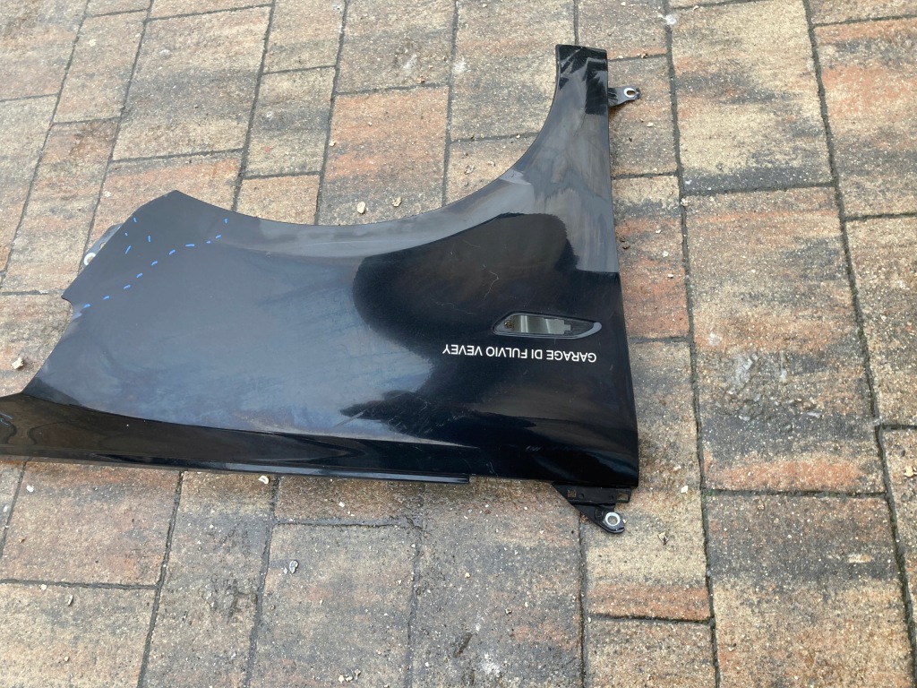 Lancia ypsilon правый  передний крыло Недорого