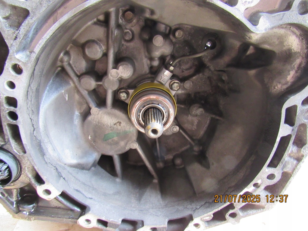 фото №9, Коробка передач передач corolla e15 yaris auris 1.4d4d 90km 6 передач 31115-0d100