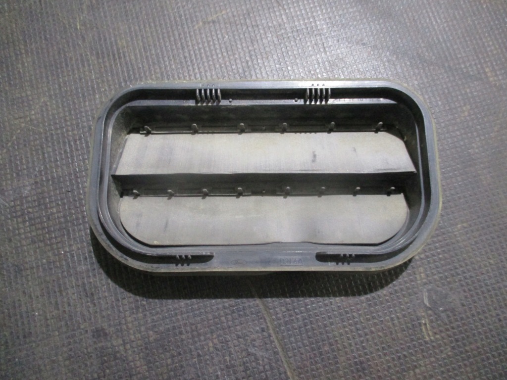 фото №1, Решётка вентиляционная задняя volvo v50 07-12