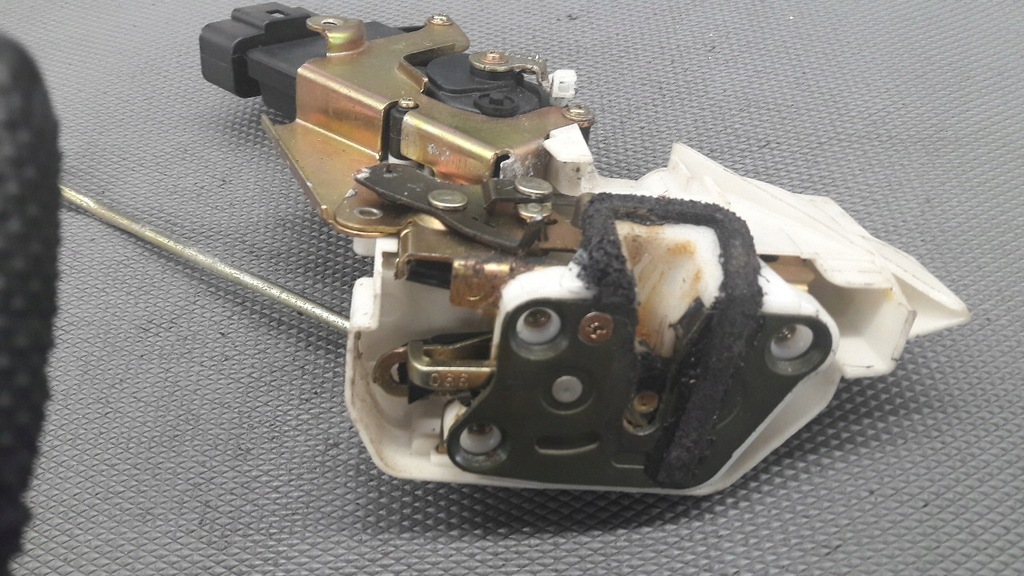 фото №7, Замок дверь правый задняя mitsubishi space wagon