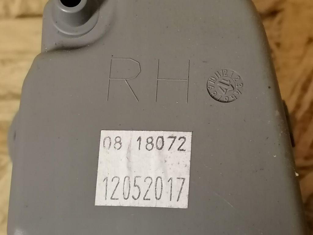 фото №14, Протитуманна фара лампа протитуманна права b-max 12- _ 2019550 _ av11-15k201-ab