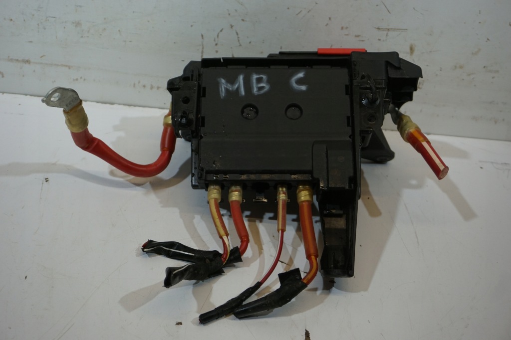Купити Mercedes w206 коробка запобіжників a2065409801